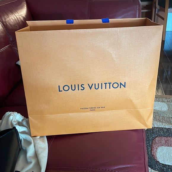 Authentic Louis Vuitton Black Epi leather tote bag - Picture 4 of 6